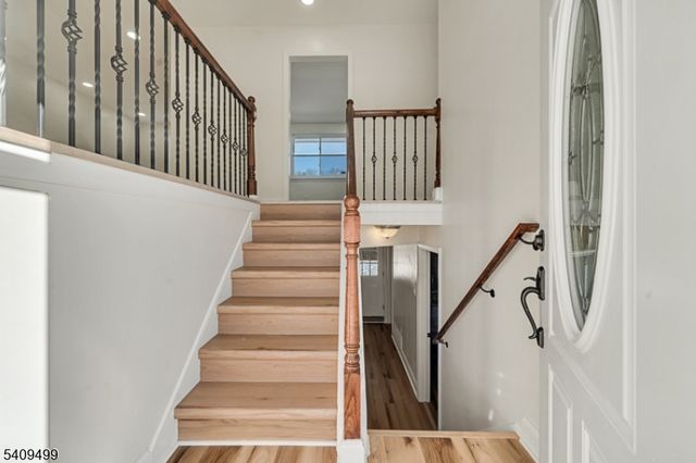 33 Sycamore Dr, Burlington Twp., NJ 08016