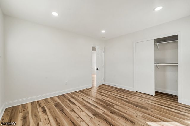 33 Sycamore Dr, Burlington Twp., NJ 08016