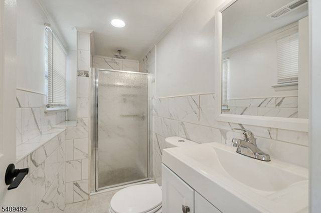 33 Sycamore Dr, Burlington Twp., NJ 08016