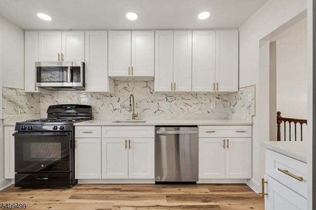 33 Sycamore Dr, Burlington Twp., NJ 08016