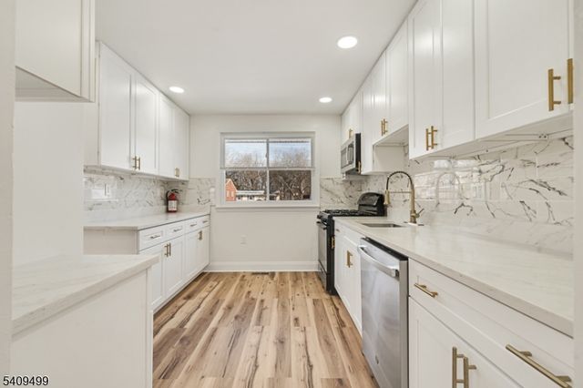 33 Sycamore Dr, Burlington Twp., NJ 08016