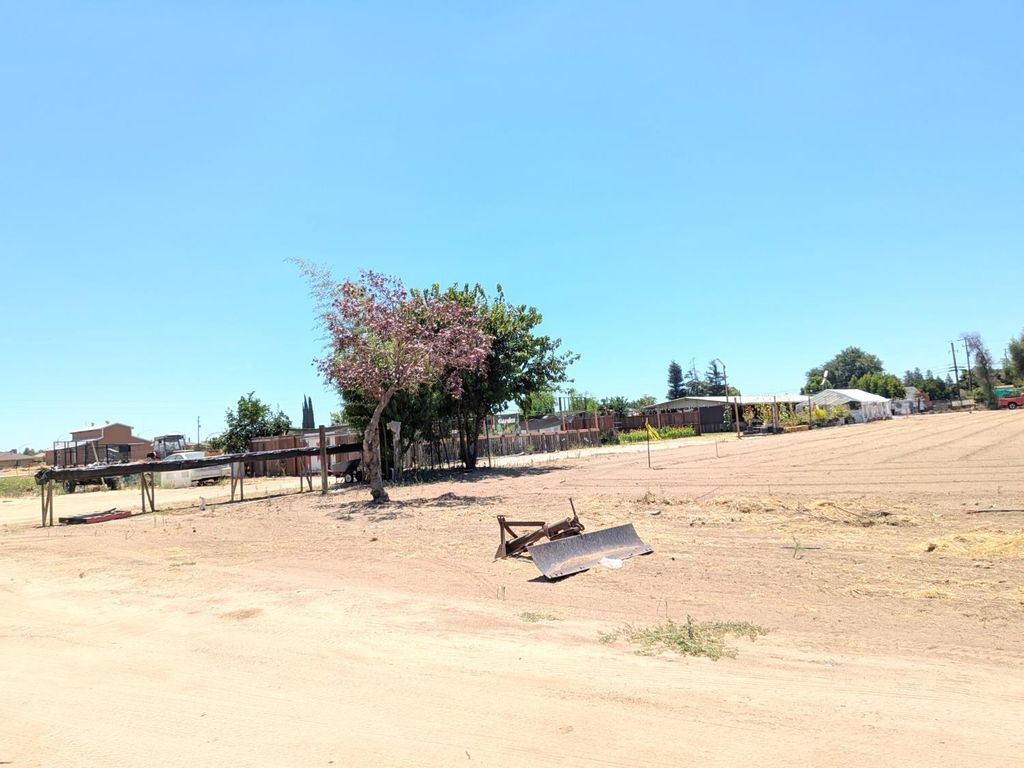 Image 14 of property listing at 284 S Temperance Avenue, Fresno, CA 93727