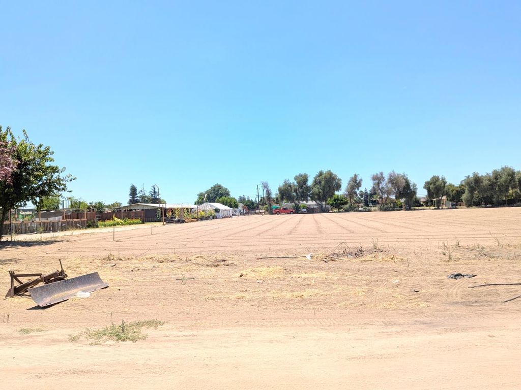Image 17 of property listing at 284 S Temperance Avenue, Fresno, CA 93727