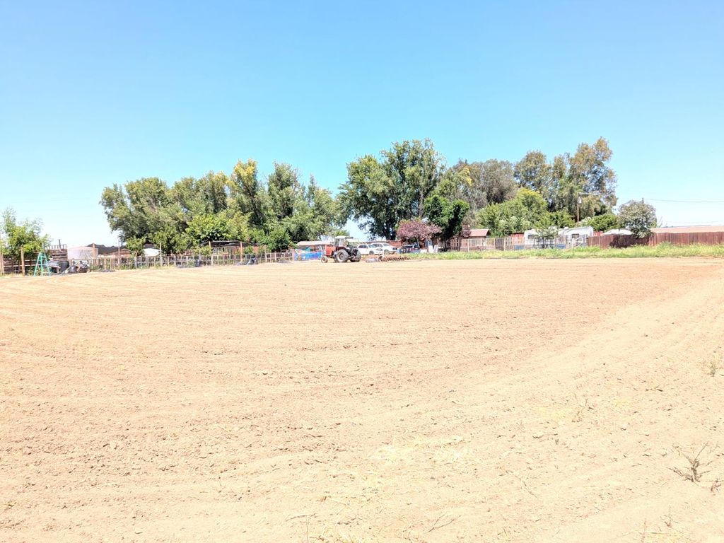 Image 20 of property listing at 284 S Temperance Avenue, Fresno, CA 93727