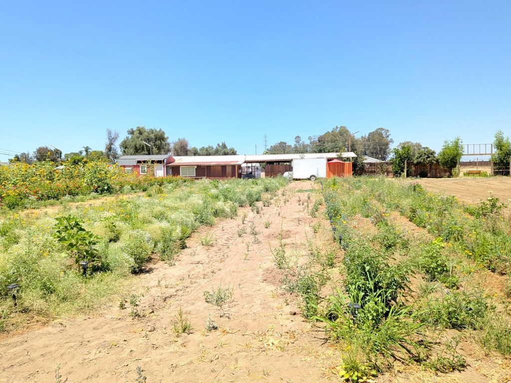 Image 21 of property listing at 284 S Temperance Avenue, Fresno, CA 93727