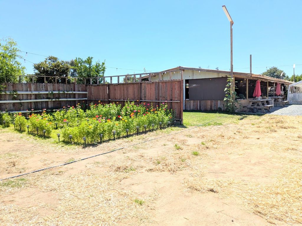 Image 28 of property listing at 284 S Temperance Avenue, Fresno, CA 93727