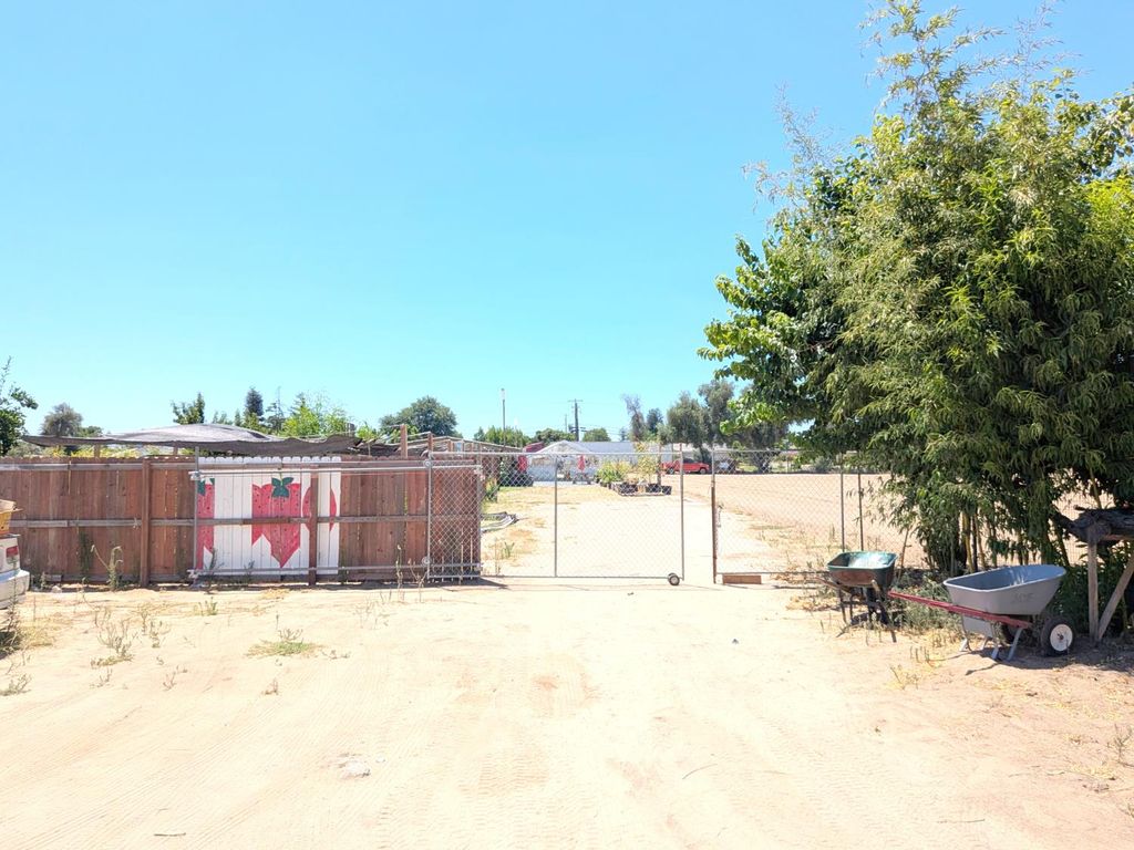 Image 29 of property listing at 284 S Temperance Avenue, Fresno, CA 93727
