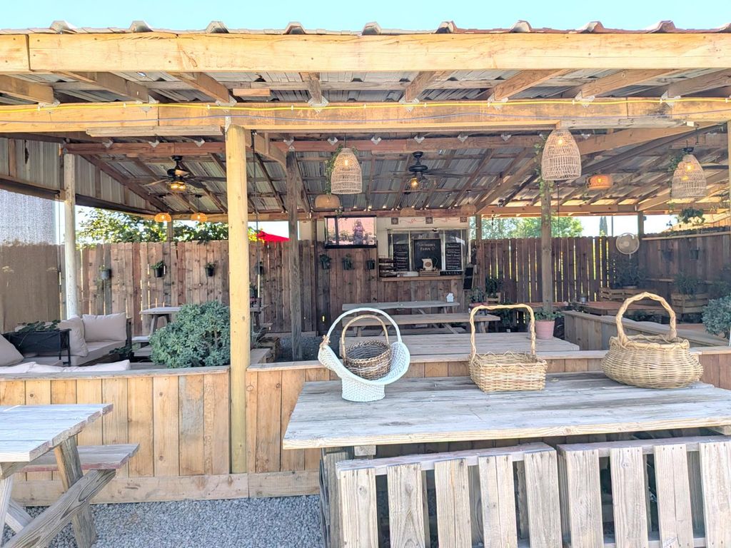 Image 5 of property listing at 284 S Temperance Avenue, Fresno, CA 93727