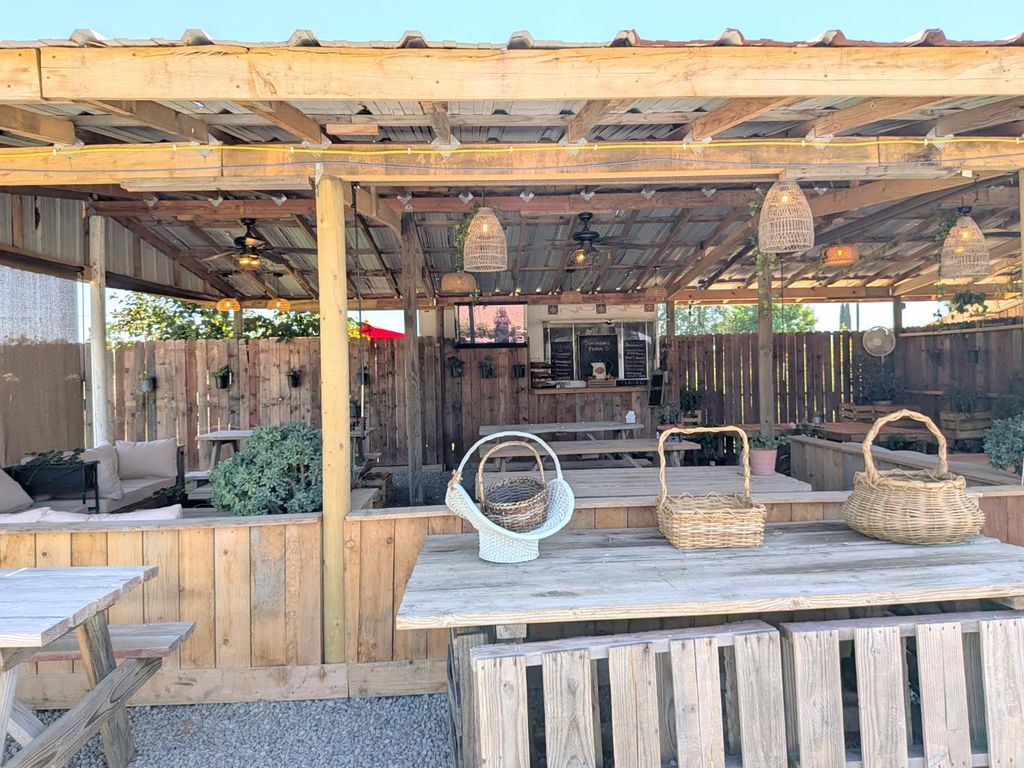 Image 7 of property listing at 284 S Temperance Avenue, Fresno, CA 93727