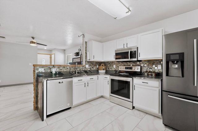 6128 Rose Park Avenue NW, Albuquerque, NM 87114
