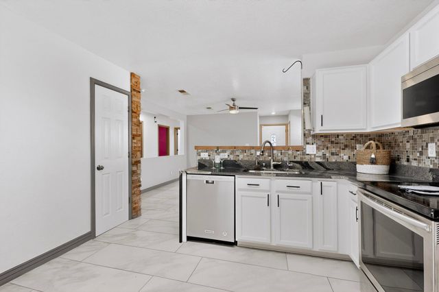 6128 Rose Park Avenue NW, Albuquerque, NM 87114