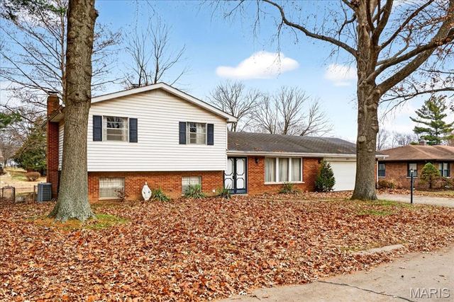 521 Leawood Drive, Swansea, IL 62226