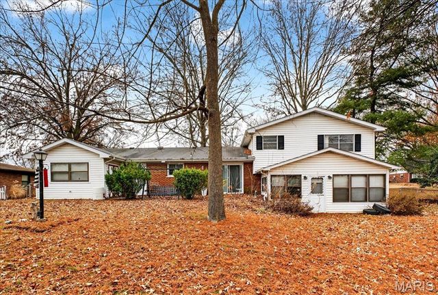 521 Leawood Drive, Swansea, IL 62226