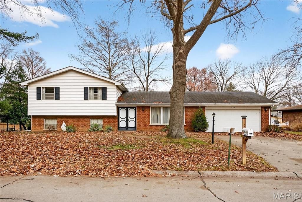 521 Leawood Drive, Swansea, IL 62226