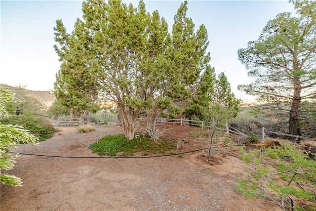 7270 N Pine Valley Drive, Hackberry, AZ 86411