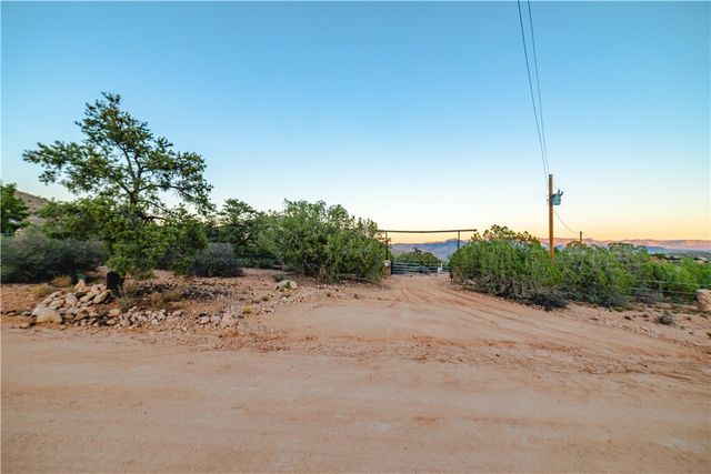 7270 N Pine Valley Drive, Hackberry, AZ 86411