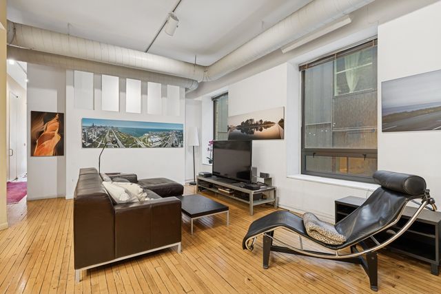 711 N MILWAUKEE Avenue 2, Chicago, IL 60642