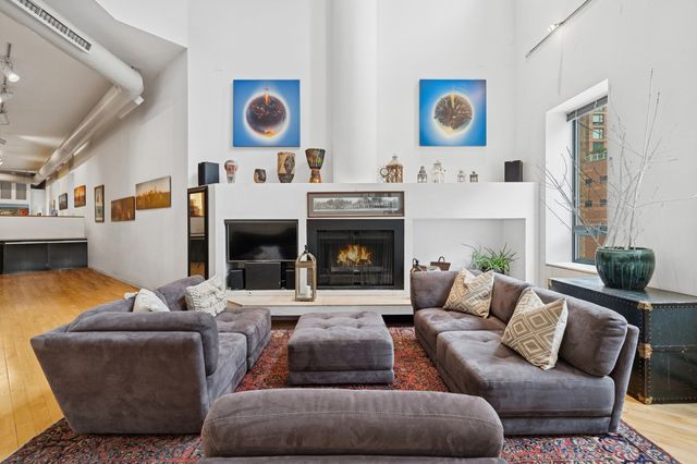 711 N MILWAUKEE Avenue 2, Chicago, IL 60642