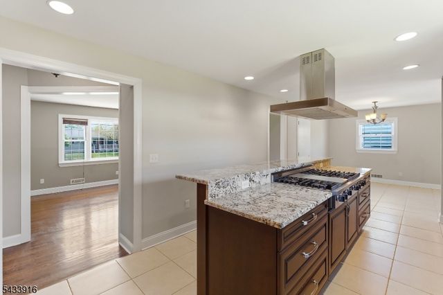 154 Mulberry Ln, Middlesex Boro, NJ 08846