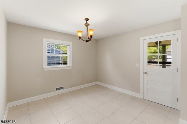 154 Mulberry Ln, Middlesex Boro, NJ 08846