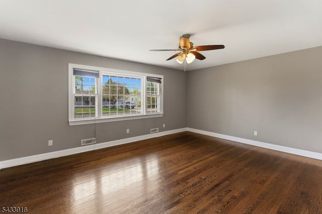 154 Mulberry Ln, Middlesex Boro, NJ 08846