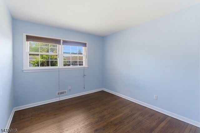 154 Mulberry Ln, Middlesex Boro, NJ 08846