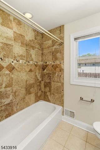 154 Mulberry Ln, Middlesex Boro, NJ 08846