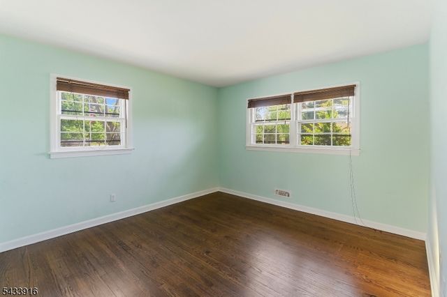 154 Mulberry Ln, Middlesex Boro, NJ 08846