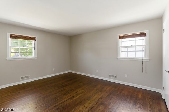 154 Mulberry Ln, Middlesex Boro, NJ 08846