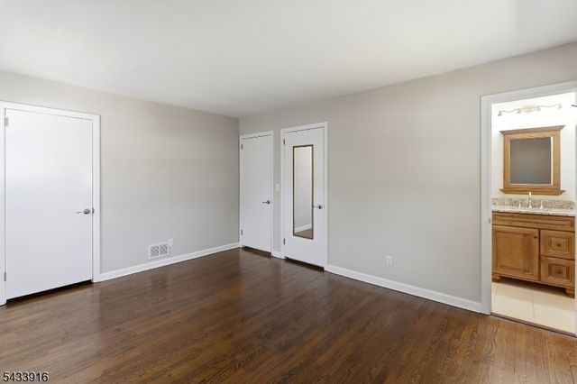 154 Mulberry Ln, Middlesex Boro, NJ 08846