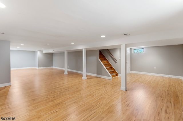154 Mulberry Ln, Middlesex Boro, NJ 08846