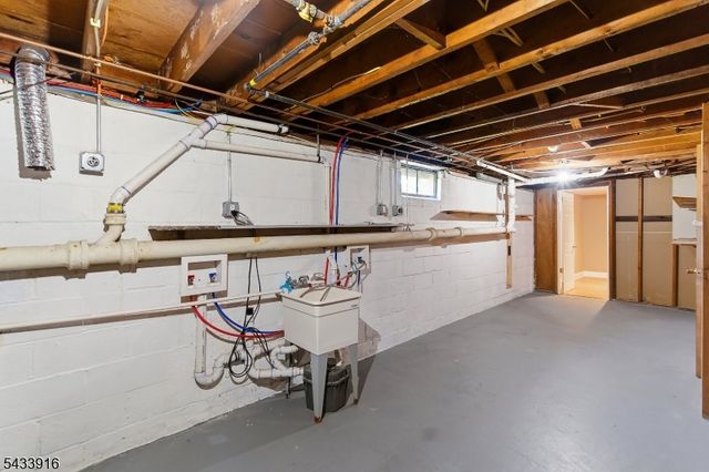 154 Mulberry Ln, Middlesex Boro, NJ 08846