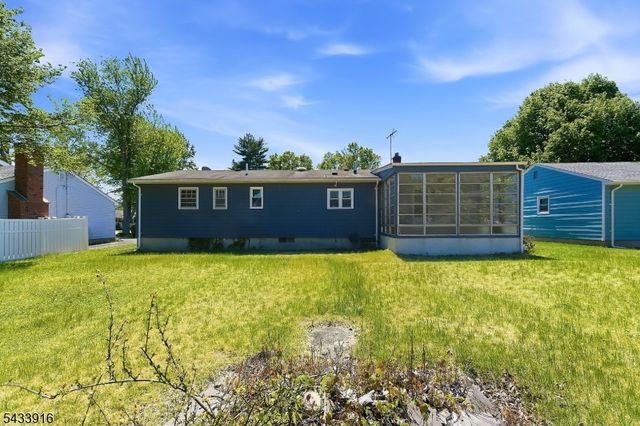 154 Mulberry Ln, Middlesex Boro, NJ 08846