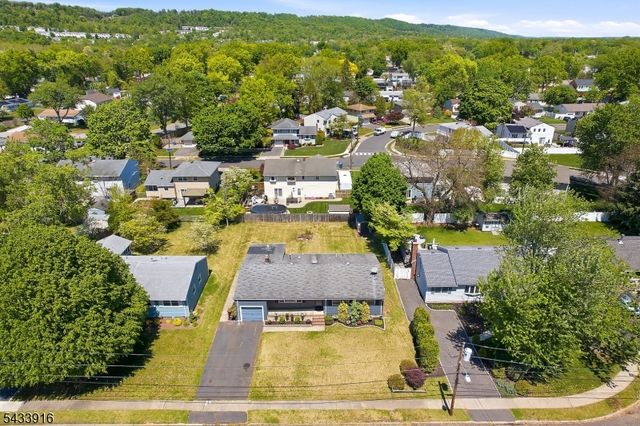 154 Mulberry Ln, Middlesex Boro, NJ 08846