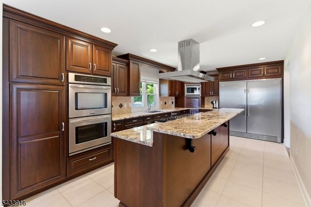 154 Mulberry Ln, Middlesex Boro, NJ 08846