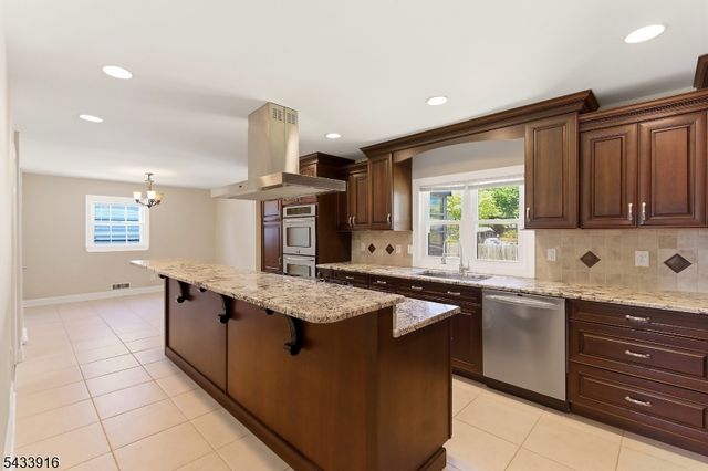 154 Mulberry Ln, Middlesex Boro, NJ 08846