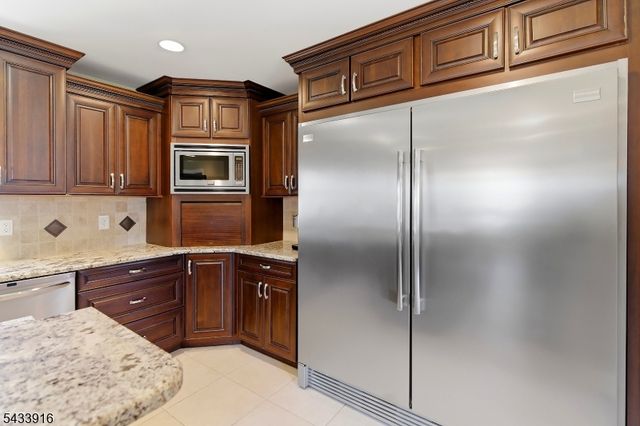 154 Mulberry Ln, Middlesex Boro, NJ 08846