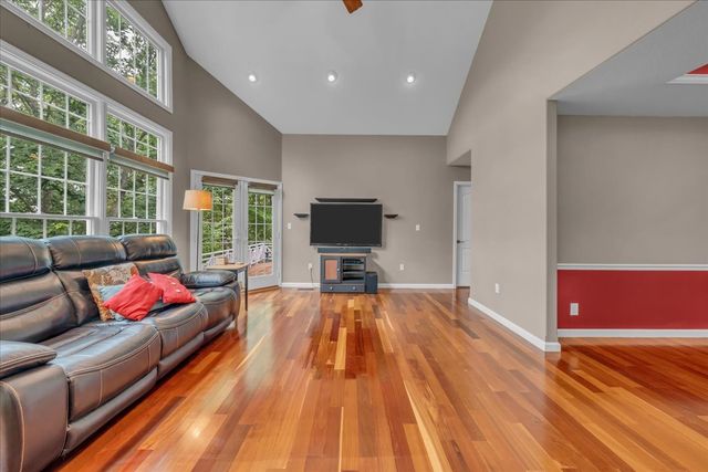 615 Seaton Dr, Smithville, TN 37166