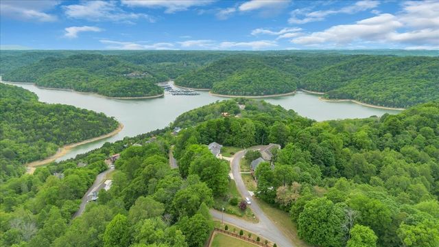 615 Seaton Dr, Smithville, TN 37166