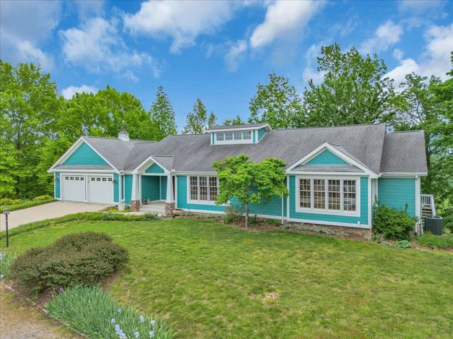 615 Seaton Dr, Smithville, TN 37166