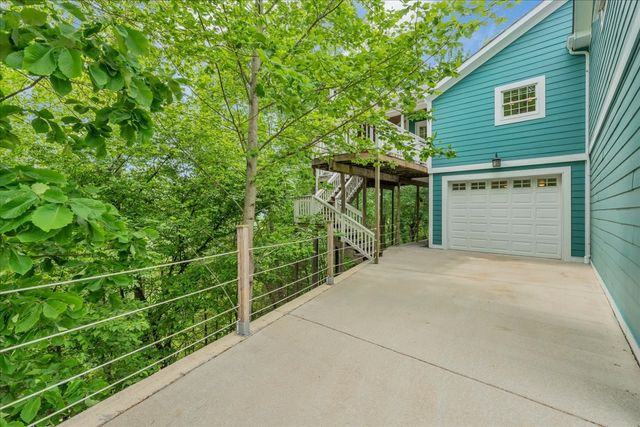 615 Seaton Dr, Smithville, TN 37166