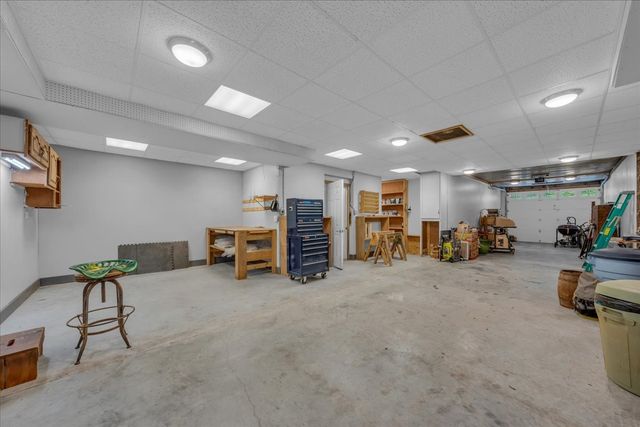 615 Seaton Dr, Smithville, TN 37166