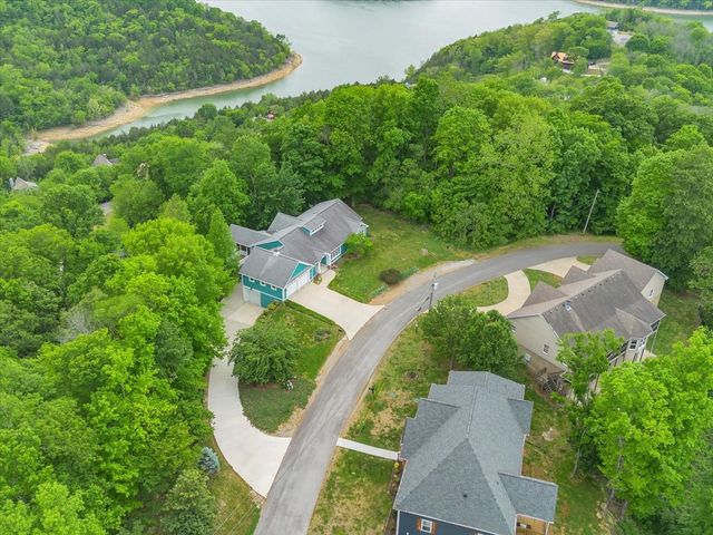615 Seaton Dr, Smithville, TN 37166