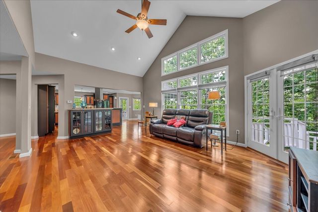 615 Seaton Dr, Smithville, TN 37166