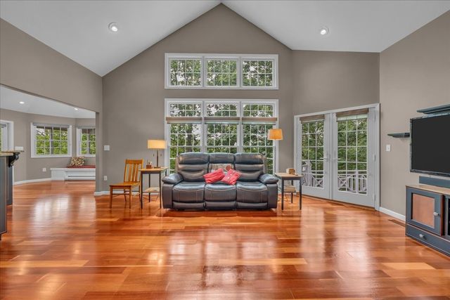 615 Seaton Dr, Smithville, TN 37166