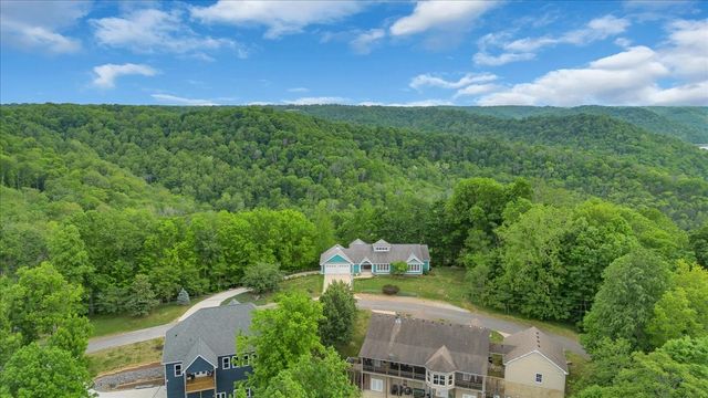 615 Seaton Dr, Smithville, TN 37166