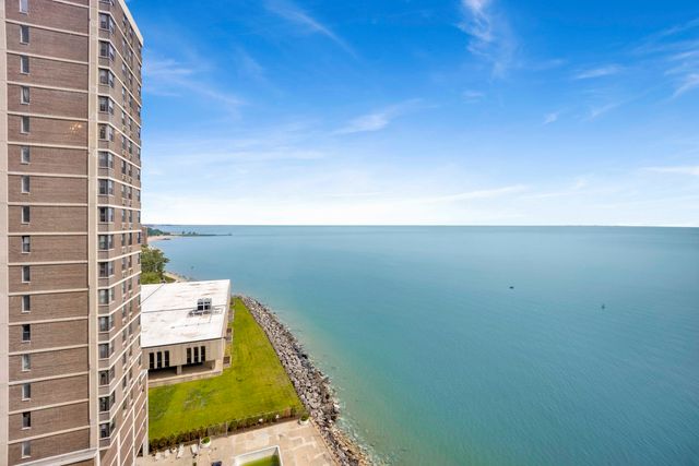 6301 N Sheridan Road 14L, Chicago, IL 60660
