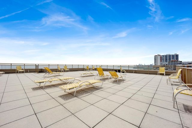 6301 N Sheridan Road 14L, Chicago, IL 60660