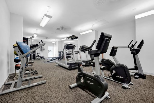 6301 N Sheridan Road 14L, Chicago, IL 60660
