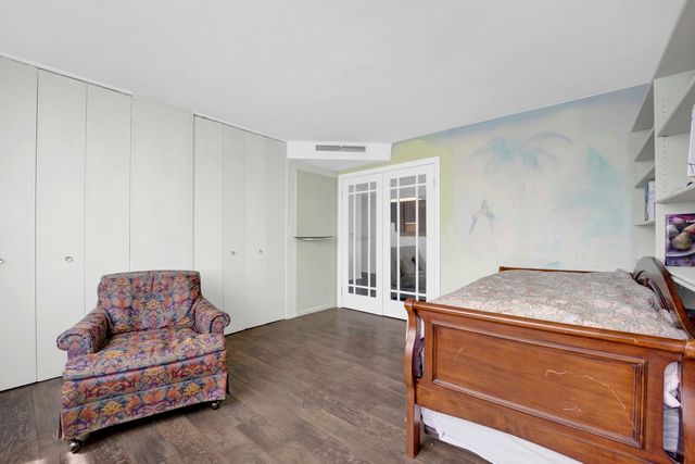6301 N Sheridan Road 14L, Chicago, IL 60660